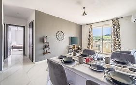 Sunset Bliss Luxury Apartment