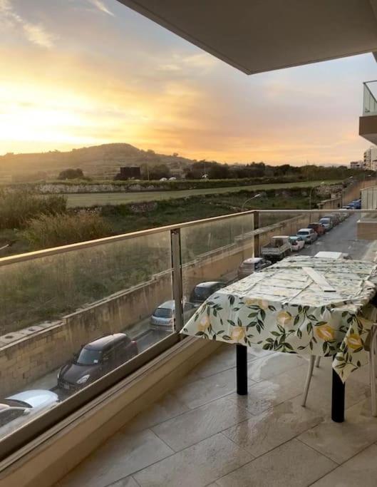 Sunset Bliss Luxury Apartment St. Paul's Bay Exterior photo