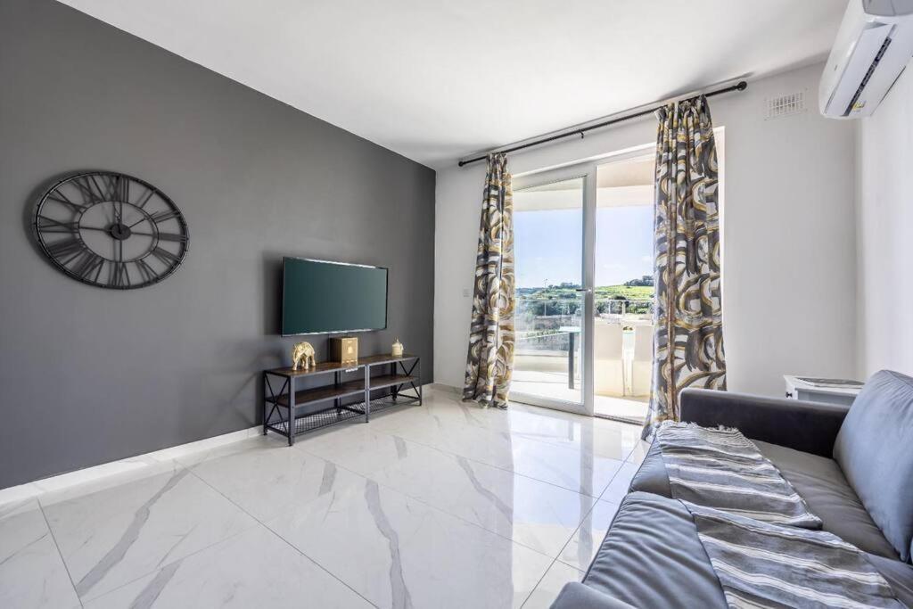 Sunset Bliss Luxury Apartment St. Paul's Bay Exterior photo