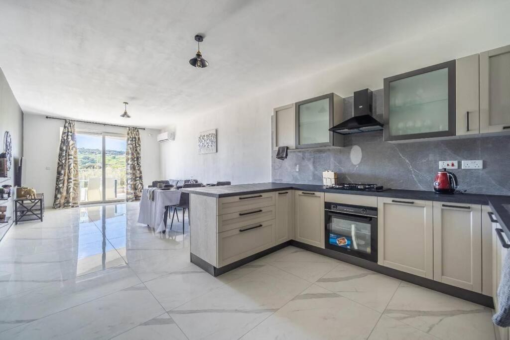 Sunset Bliss Luxury Apartment St. Paul's Bay Exterior photo
